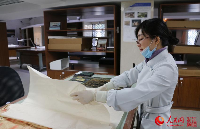 Skilled hands restore history in Hangzhou