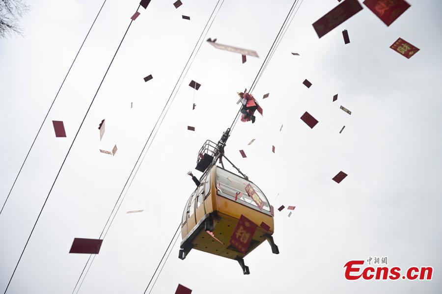 God of Wealth offers money to tourists