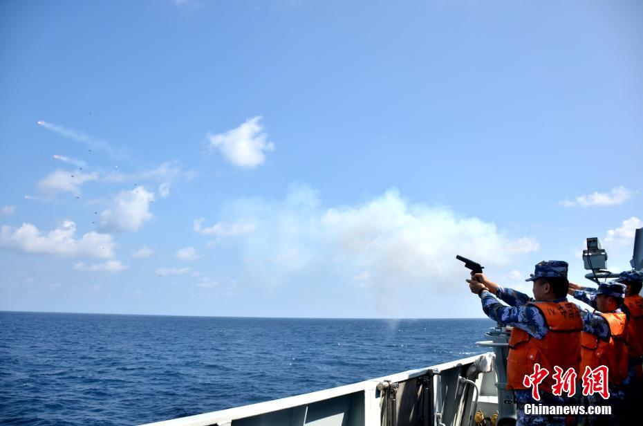 Chinese navy holds anti-piracy drill