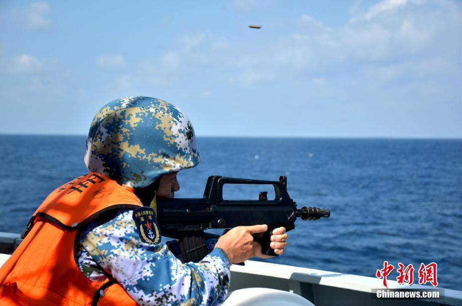Chinese navy holds anti-piracy drill