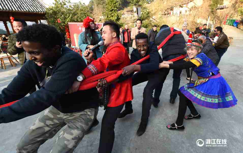 Foreigners experience Chinese New Year with Zhejiang villagers