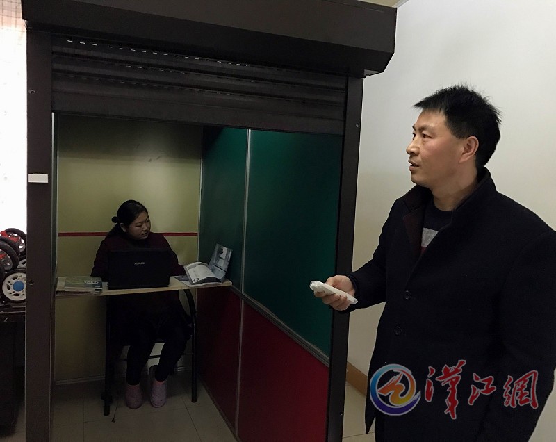 Hubei man applies for patent for upgraded capsule hotel room