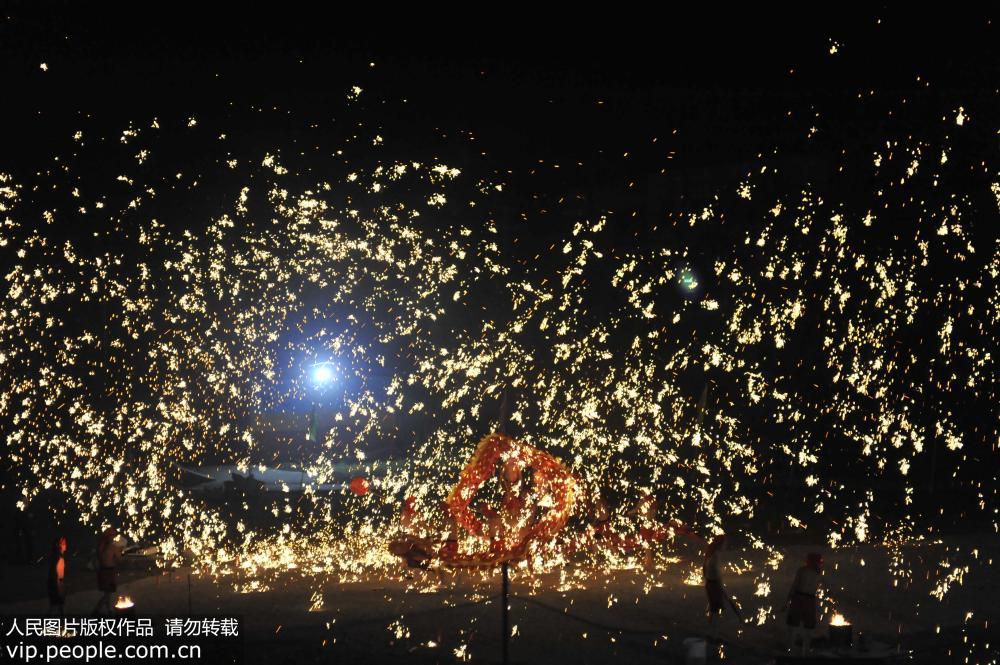 Fire dragon dance in Chongqing