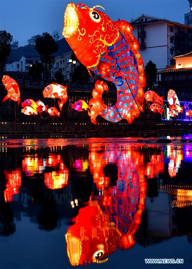 Lanterns set to greet Spring Festival in central China - People's Daily ...