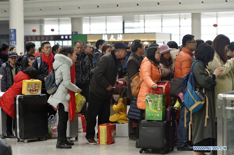 China sees rising traffic as holiday nears end