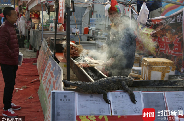 Grilled crocodile meat catches attention at temple fair