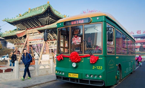 6 "dangdang" buses start operation in N China's Hohhot