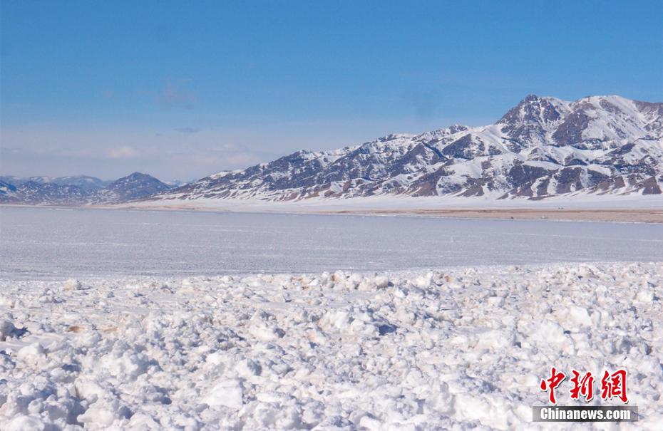 Stunning winter scenery of Sayram Lake