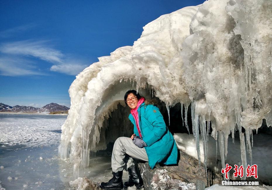 Stunning winter scenery of Sayram Lake