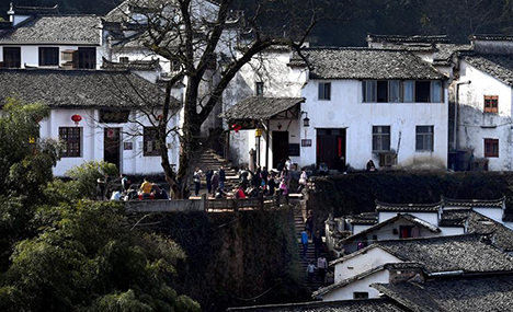 Village built on cliff of Qiyun Mountain in Anhui