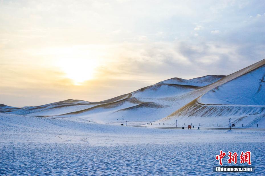 Stunning snowfall in Dunhuang