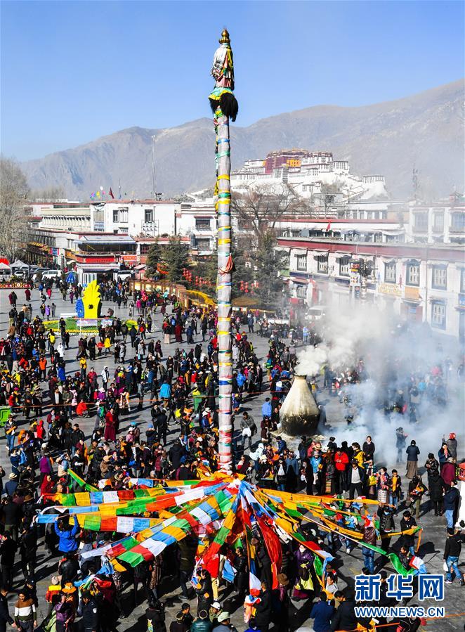 Jokhang Temple changes prayer flags to celebrate Tibetan New Year