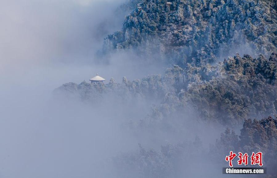 Jiangxi Lushan Mountain blanketed with snow