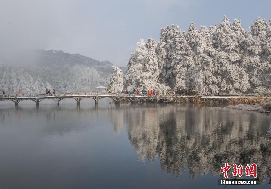 Jiangxi Lushan Mountain blanketed with snow