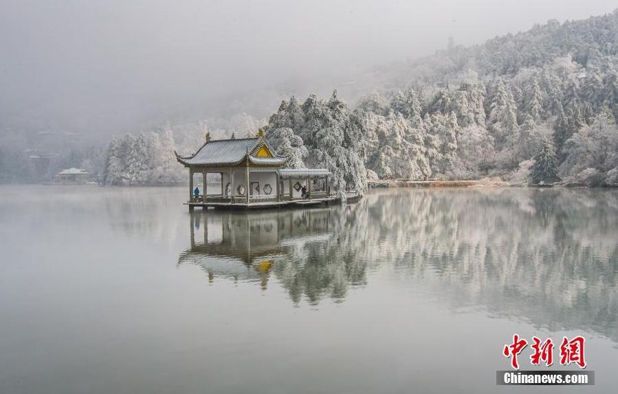 Jiangxi Lushan Mountain blanketed with snow