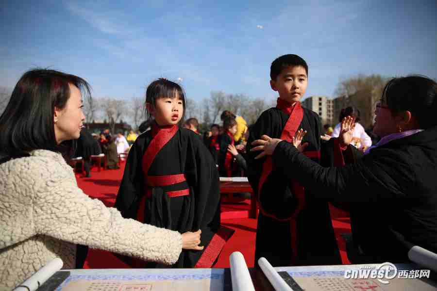 Xi’an schoolchildren celebrate Spring Festival with ancient rite of passage