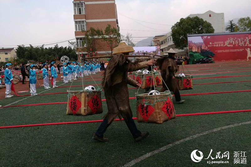 Lantern Festival ushered in with soccer in Zhejiang town