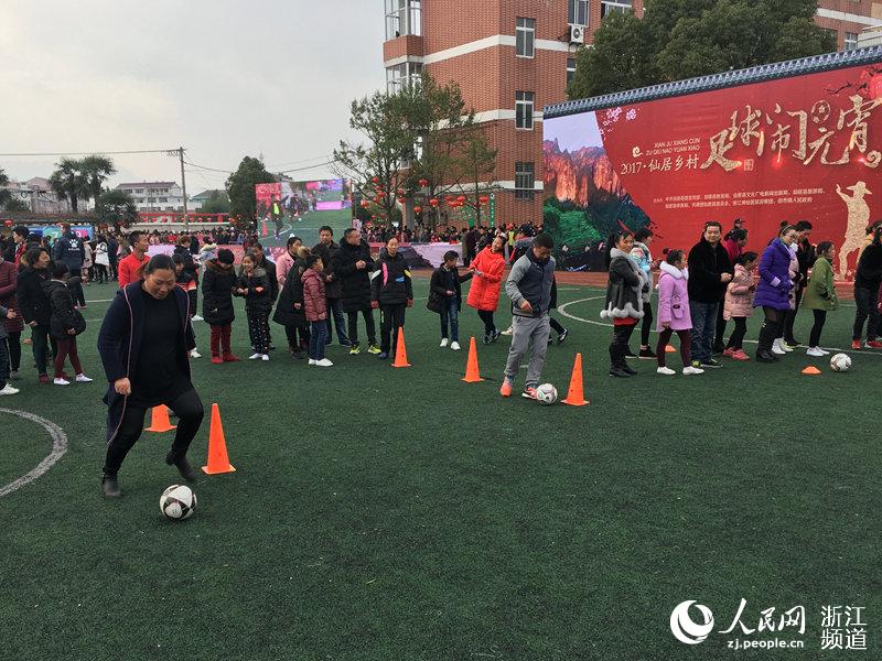 Lantern Festival ushered in with soccer in Zhejiang town