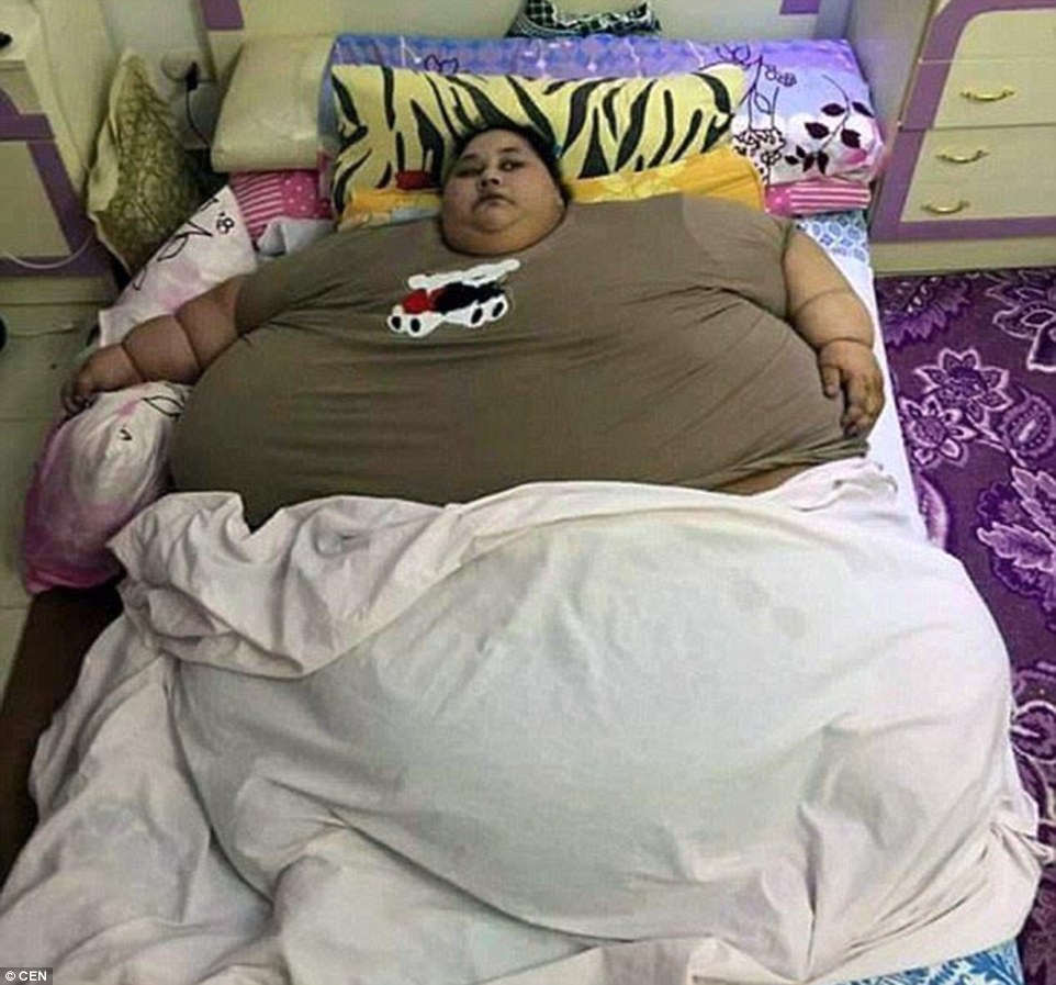 world-s-fattest-woman-who-weighs-nearly-500-kg-is-lifted-out-of-her