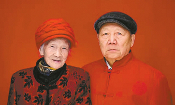Elderly couple celebrates 70th wedding anniversary with special photo shoot
