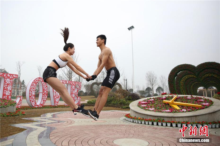 College couple demonstrates love with stylish photos on Valentine's Day