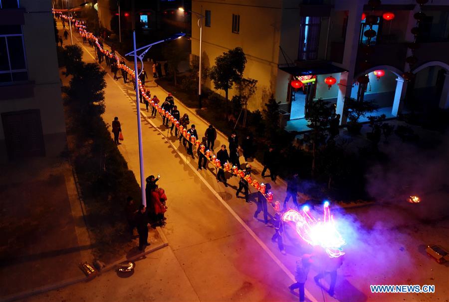 CHINA-FUJIAN-DRAGON LANTERN DANCE (CN)