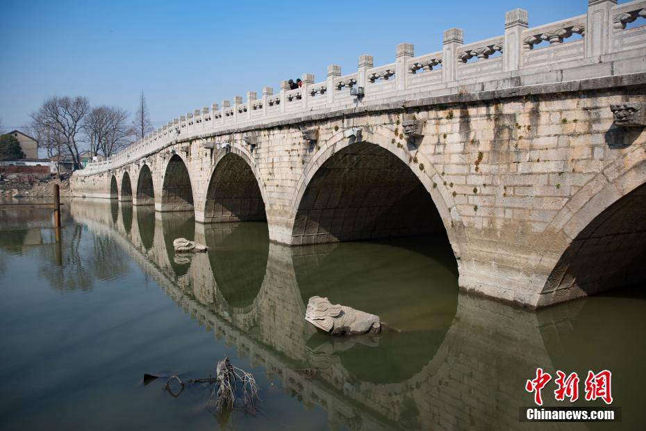 'Beasts' resurface below Nanjing's Seven Bridge Urn