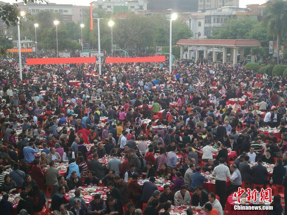 20,000 people feast in Guangdong