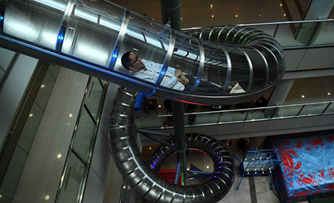 Chongqing shopping mall installs spiral slide