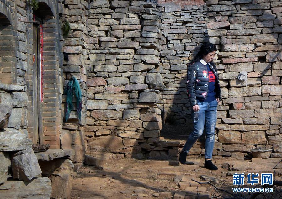 Stone village in Henan balances tourism, tradition