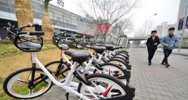 Phone chargers on bikes prove controversial in Shanghai