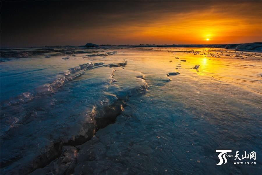 Dreamlike E'min River at sunset