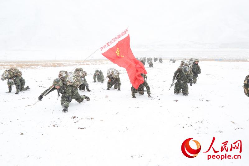Armed police conduct combat drill in Qinghai