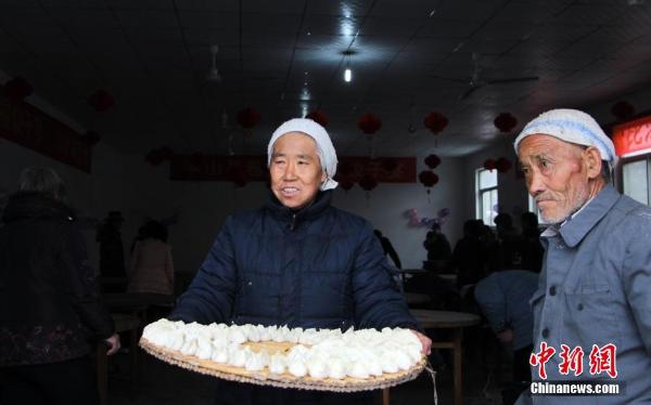 Dumpling banquet for hundreds in Hebei