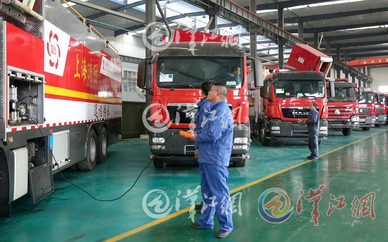 Xiangyang-made special fire engines fill domestic gap