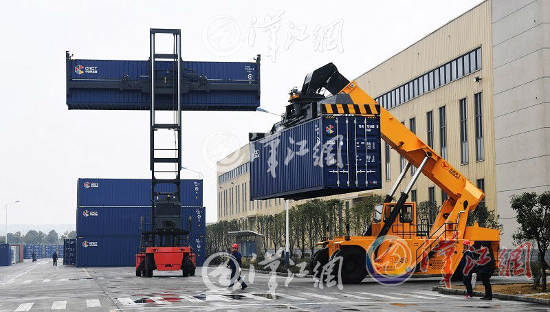 Xiangyang's container production & sales thrive