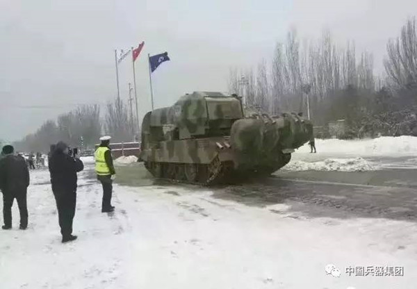 'Snow-clearing tank' dispatched in Inner Mongolia