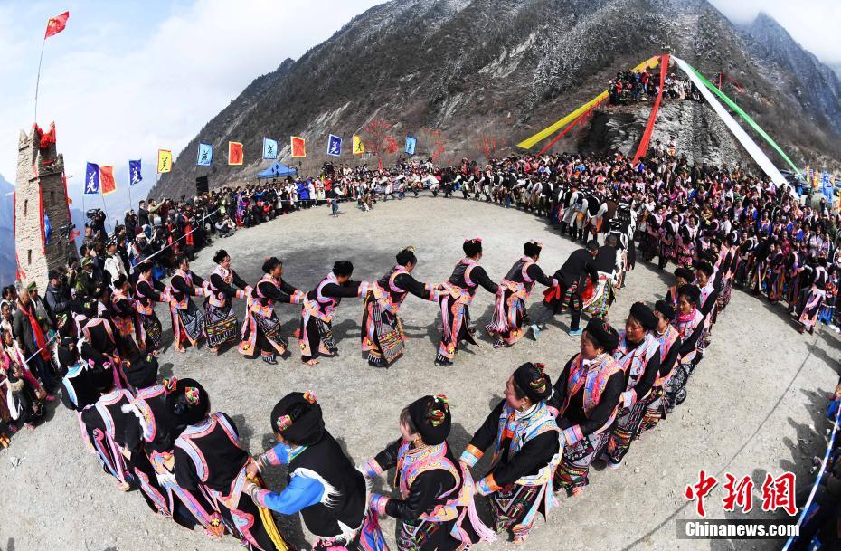 Qiang people celebrate Guairu Festival in SW China