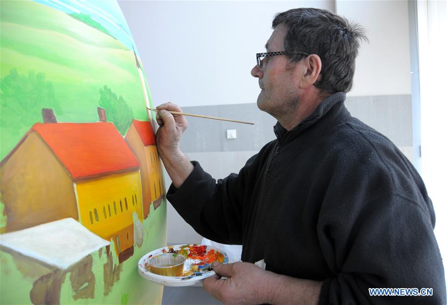 Fairy tales on eggs: Croatian painters draw Easter eggs