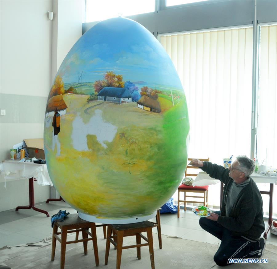 Fairy tales on eggs: Croatian painters draw Easter eggs