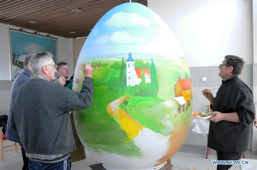 Fairy tales on eggs: Croatian painters draw Easter eggs