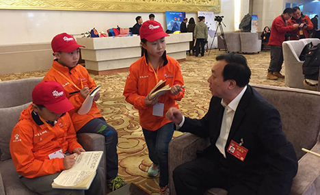 Teenage journalists interview CPPCC members 