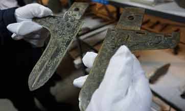 Underground bronze treasures discovered in Chengdu