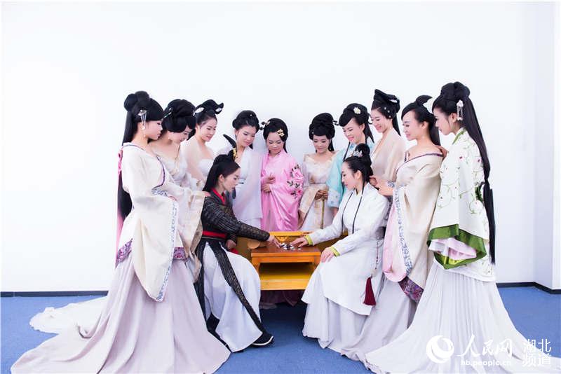 Female workers don hanfu garb to celebrate International Women's Day