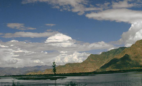 Lhasa River from multiple perspectives