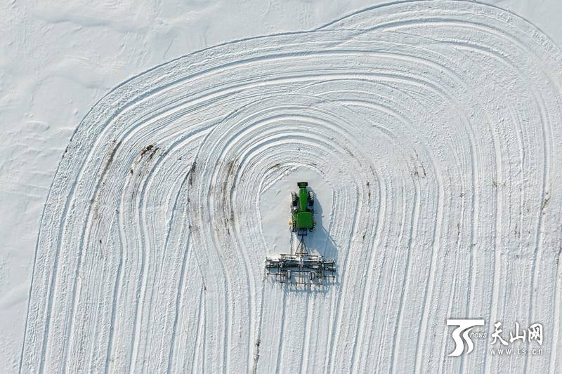 Xinjiang Corps dispatches large locomotives for spring plowing