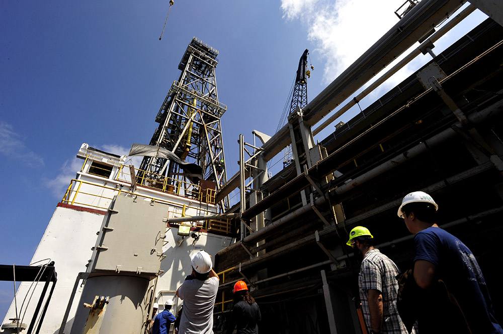 Scientists visit US drilling ship JOIDES Resolution
