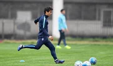 S. Korean players warm up for World Cup qualifier against China
