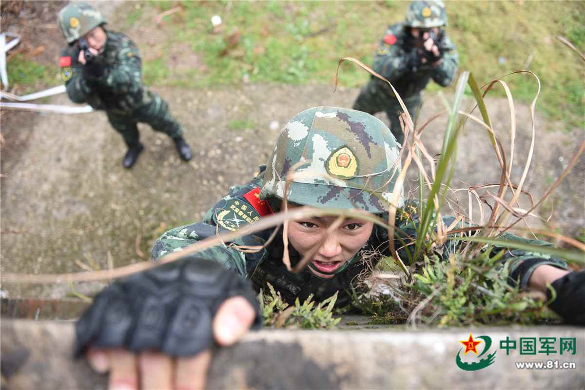 Soldiers undergo tactical training in Jiangxi