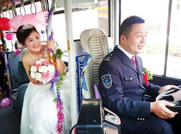 Jinan bus driver takes bus as wedding vehicle